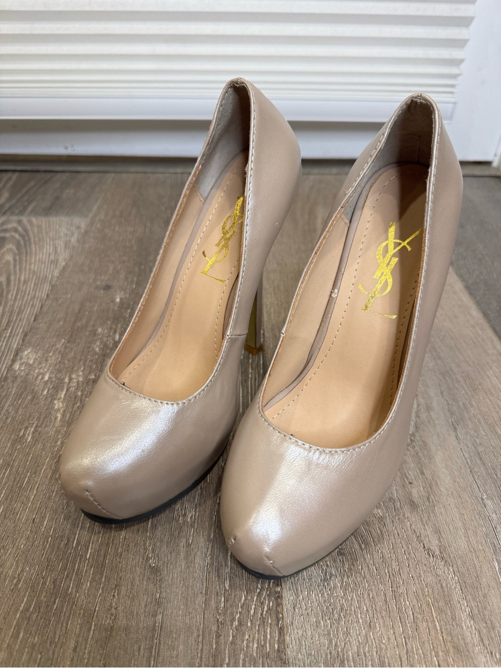Yves Saint Laurent Beige Leather Platform Pumps